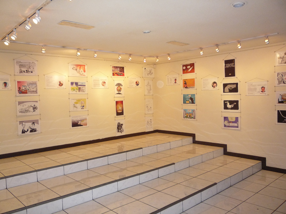  Montage de l’expo de dessins de presse sur les thèmes “Violence et corruption” avant son vernissage, dans les locaux de Flacso – Guatemala Ciudad, 8 mars 2012 