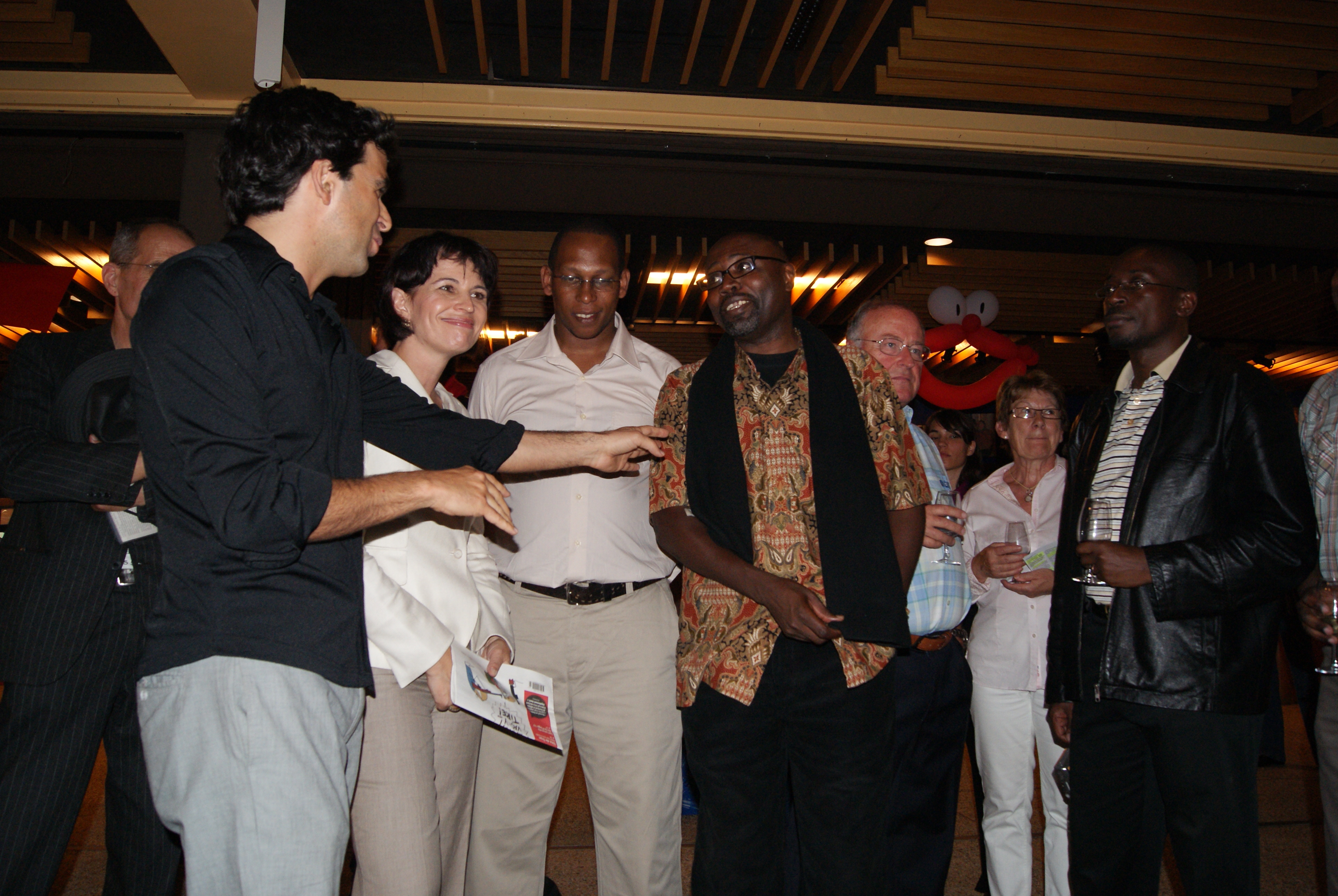  Le volet suisse: inauguration d’une expo de dessins kényans et projection des films au festival Morges-sous-Rire, en présence de la présidente de la Confédération, Doris Leuthard – Morges, 14 juin 2010 